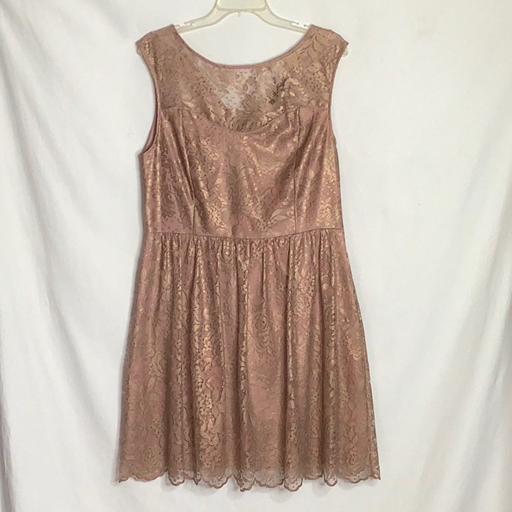Sleeveless Lace Midi Dress in Rose Gold